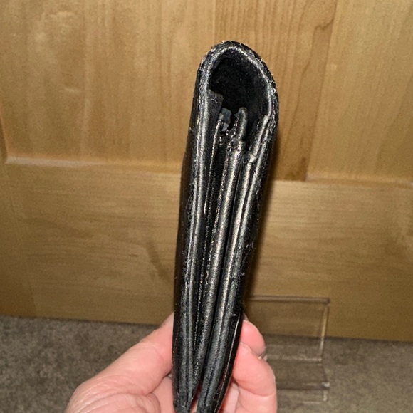 CHANEL Black Quilted Leather Wallet - Picture 13 of 16